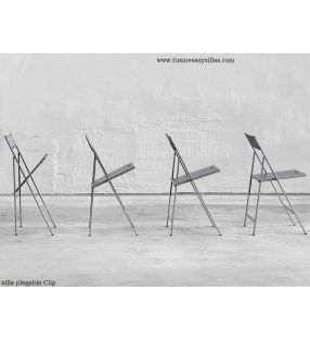 silla-plegable-cocina-blanca