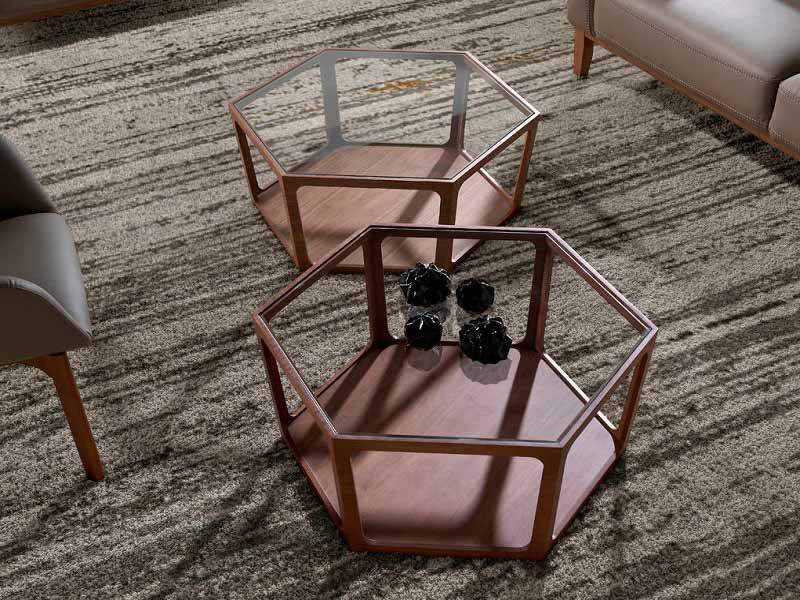 Table basse en noyer avec plateau en verre