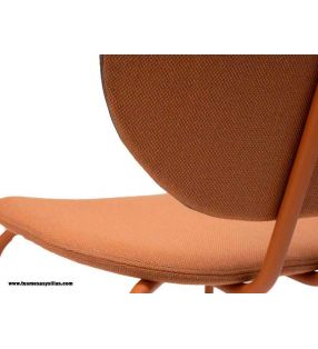 Chaise-hari-rembourrée-subtile-élégante