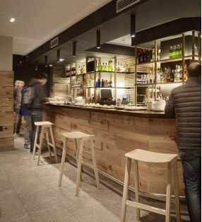 Tabouret haut de bar en bois massif de chêne Heldu  - 6