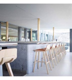 Taburetes-madera-altos-kuskoa