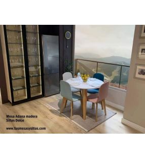Chaise Dolce avec assise rembourrée, pieds en bois et dossier haut  - 1