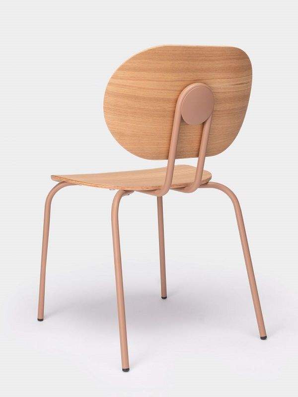 Silla Hari en roble barnizado apilable y con patas metálicas  - 1