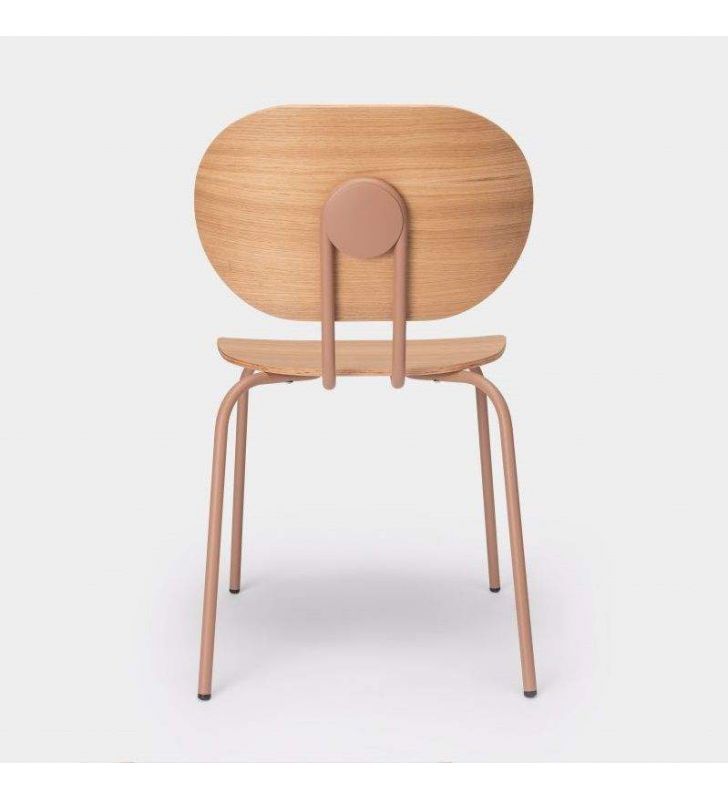 Chaise Hari en chêne verni empilable avec pieds en métal  - 3