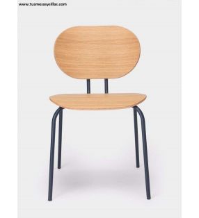 Silla Hari en roble barnizado apilable y con patas metálicas  - 9