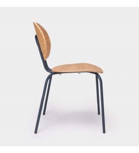 Chaise Hari en chêne verni empilable avec pieds en métal - 10