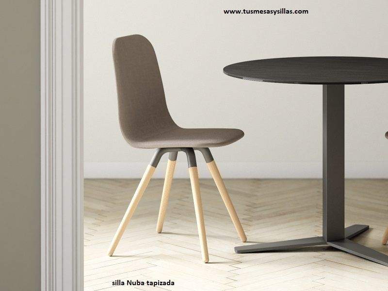 chaises-pieds-bois-incliné