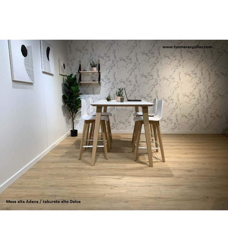 cuisine-table-haute-avec-tabourets