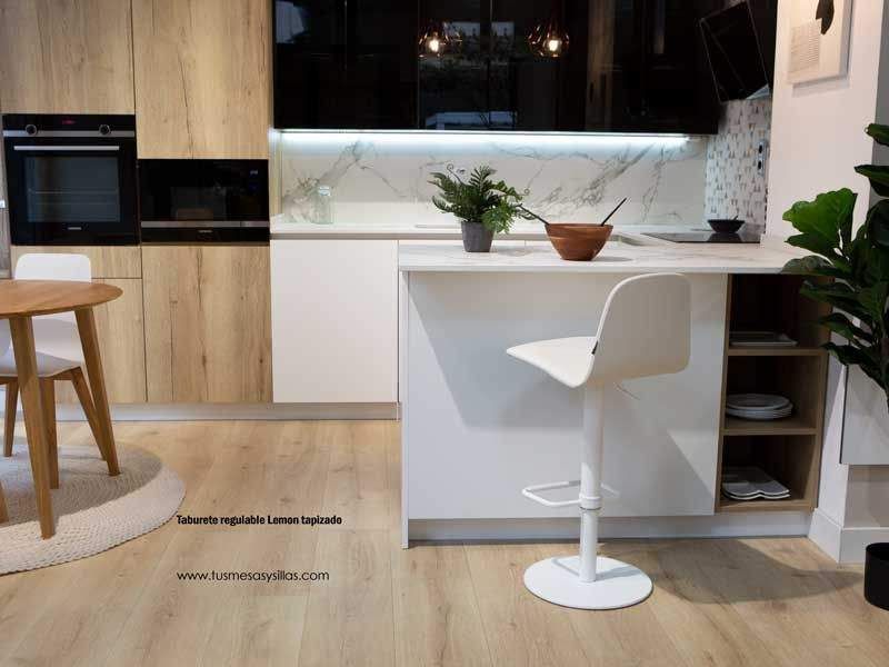 Set de 2 taburetes de cocina de diseño regulable negro y madera