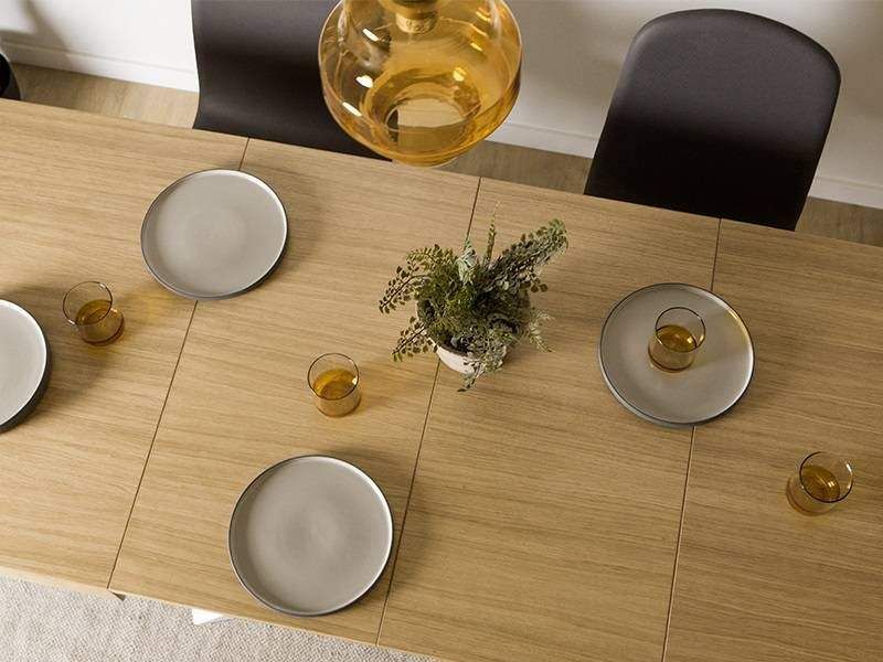 Table Klara avec pieds croisés et extensible avec plateau en bois