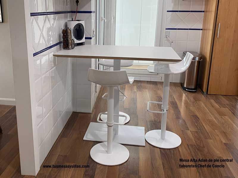 Mesa alta para cocina u hosteleria con pie central esquinas redondeadas
