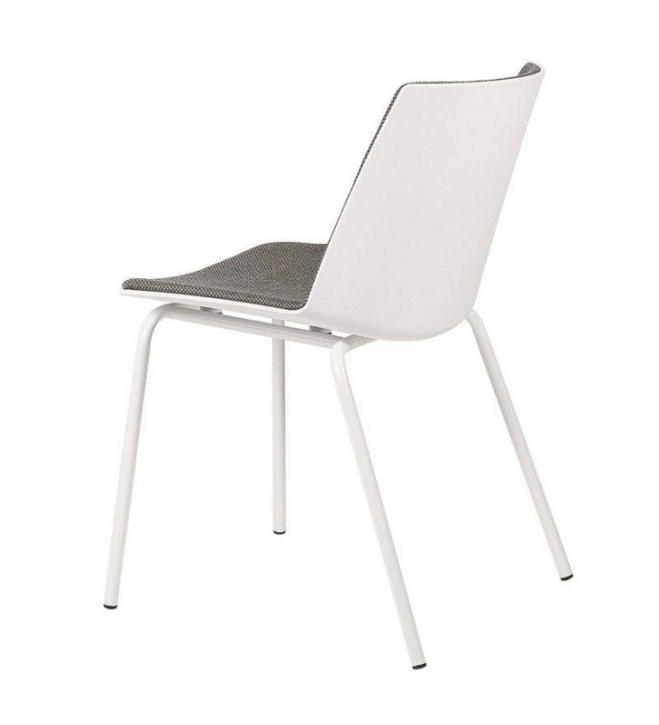 fauteuil à dossier blanc