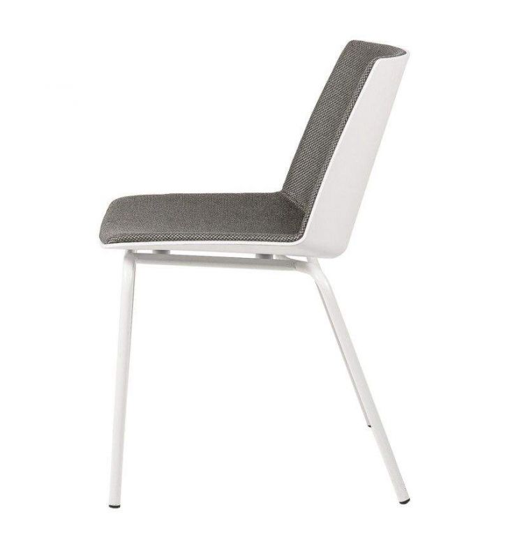 chaise rembourrée avec assise grise