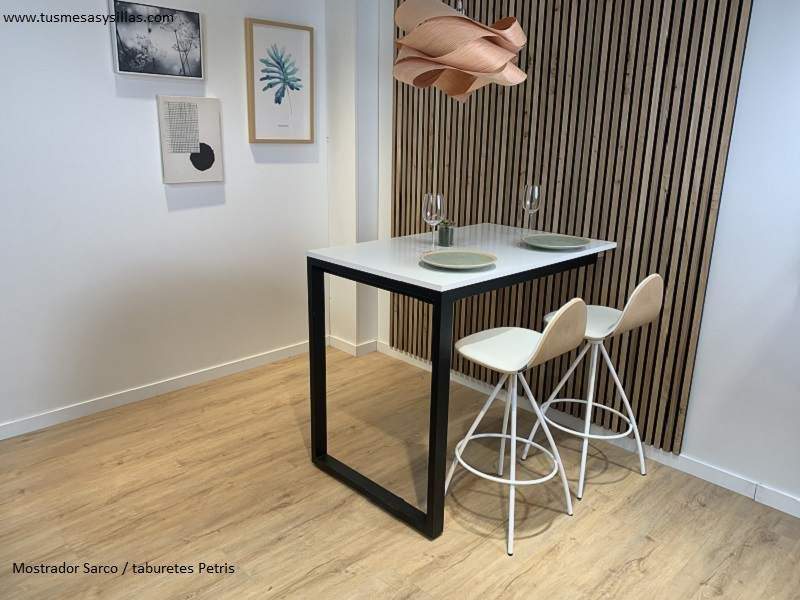 Mostrador alto a pared Sarco con encimera de cristal - 1