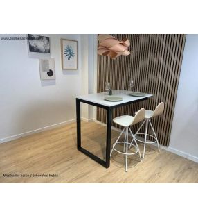 Mesa-pared-Sarco-taburete-Petris