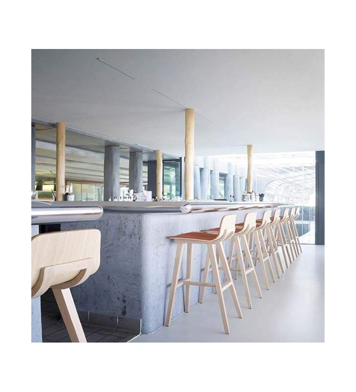 Taburetes-madera-altos-kuskoa