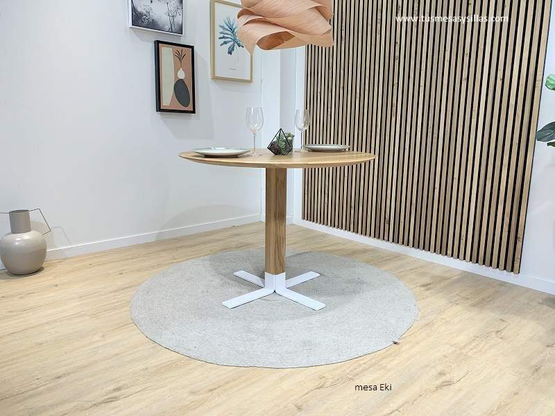Mesa redonda pequeña Eki en stock con pie central madera de roble y blanco  - 1