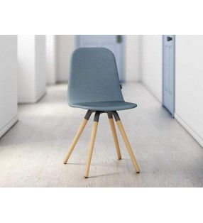 chaises-recouvertes-pieds-bois