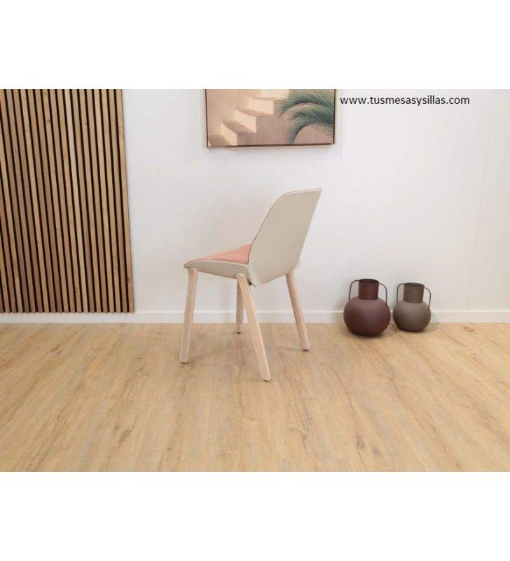 chaises-rembourrees-tons-clairs
