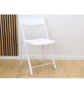chaise-pliante-blanche-cuisine