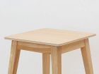 Tabouret bas Font avec pieds solides et assise rembourrée, blanc ou bois  - 10