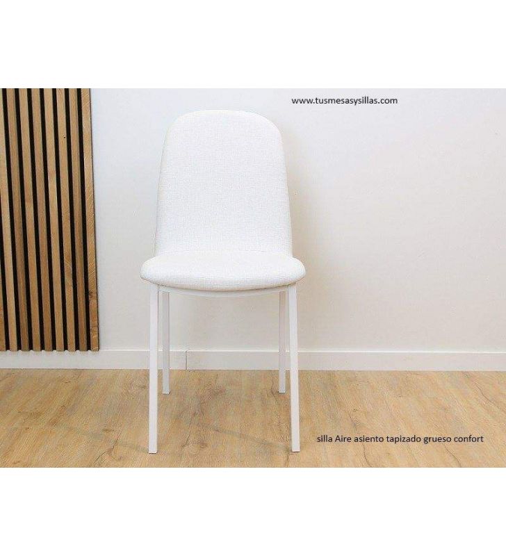 chaises-confortables-pour-salle-à-manger-blanches
