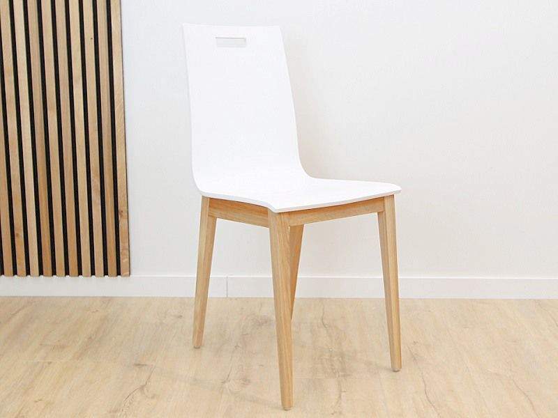 sillas-estrechas-blanco-madera