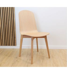 chaise-bois-clair-facile à nettoyer