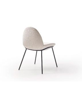 chaise-confortable-pieds-métal