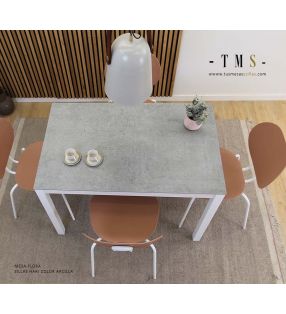 table-flore-et chaises-hari -couleur terre cuite