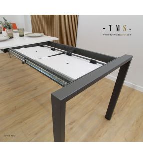 Detalle-de-la-doble-extensión-de-la-mesa-Aura-con-guías-de-acero