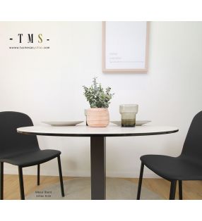 détail-de-la-table-ibero-avec-plateau-en-ceramique