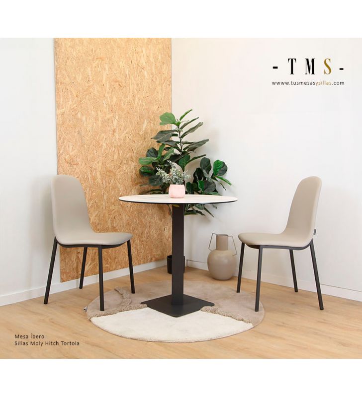 petite-table-à-manger-avec-pied-central-en-métal