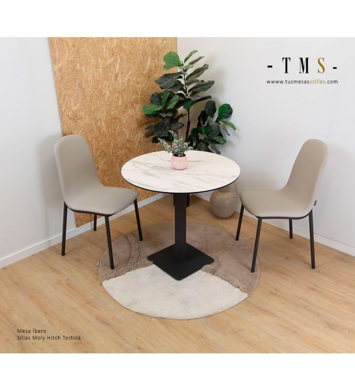 petite-table-à-manger-avec-pied-central-en-métal