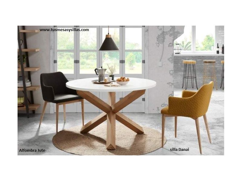 Mesa redonda Nori, patas en roble encimera blanca, estilo nordico