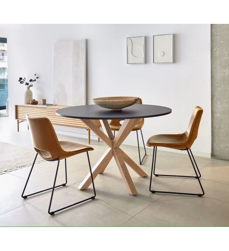 tables-rondes-en-bois-noires