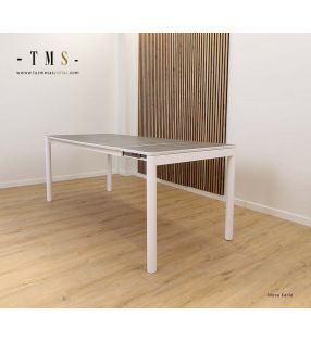 mesa-extensible-Karla-patas-blancas-metalizadas