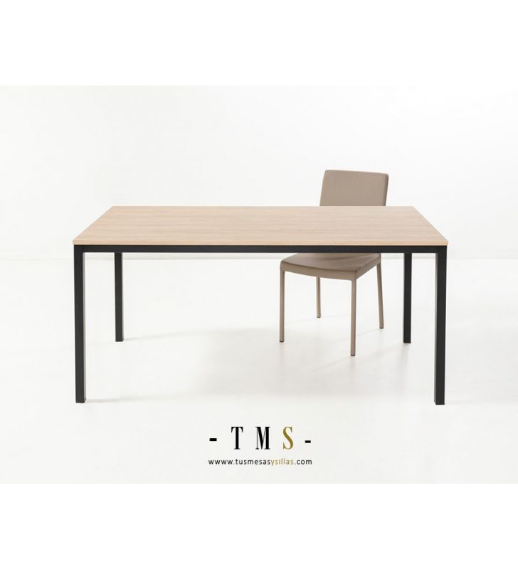 table-de-cuisine-pieds-fins
