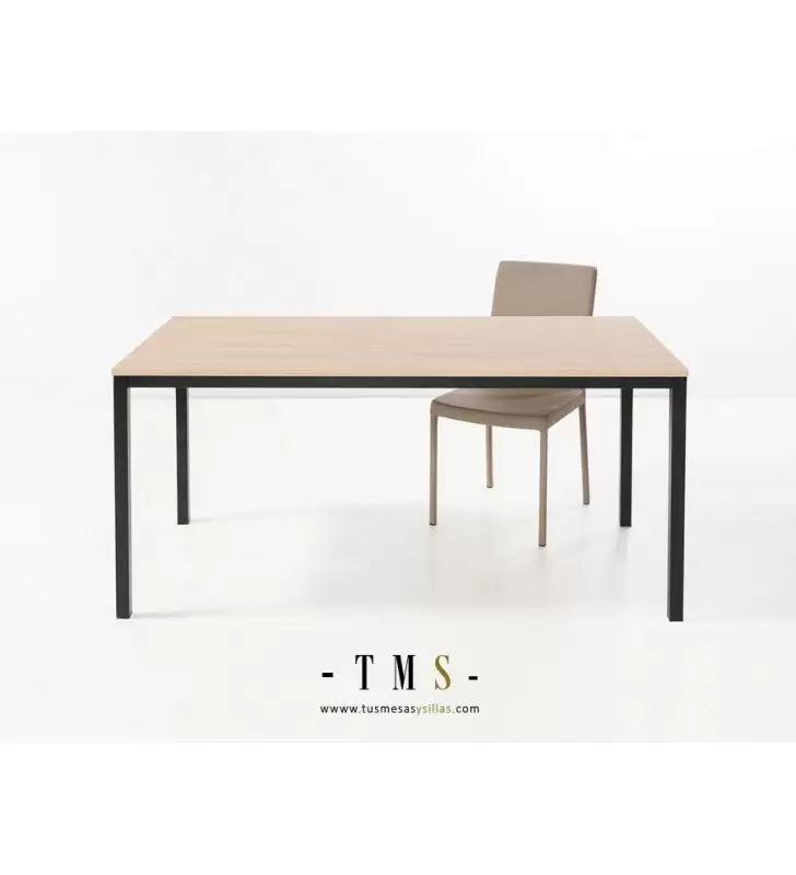 table-de-cuisine-pieds-fins