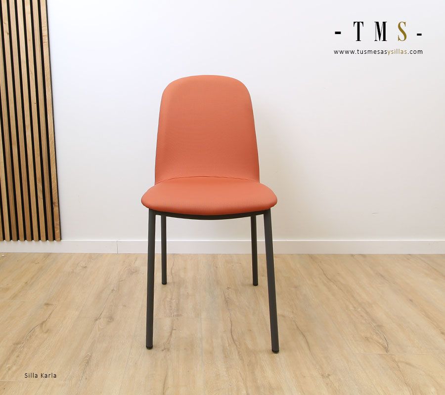 chaise confortable, rembourrée, facile à nettoyer