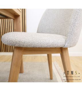 silla-tapizada-con-patas-de-madera-natural