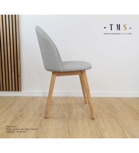 petite-chaise-rembourrée-avec-design-entourage