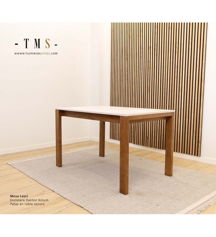 table-extensible-comptoir-Dekton-nilium-pieds en chêne foncé