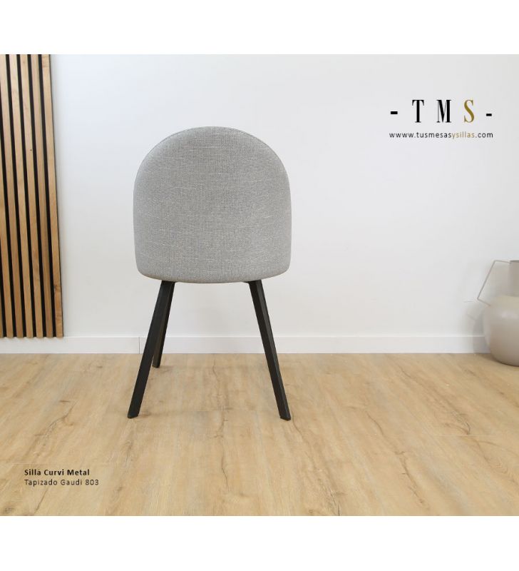Chaise de salle à manger enveloppante Curvi avec pieds en métal et design moderne  - 6