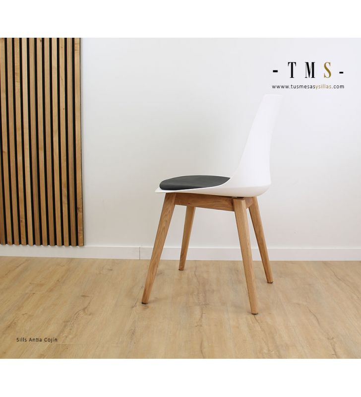 Chaise-Antia-avec-pieds-en-chêne-ou-hêtre-solide