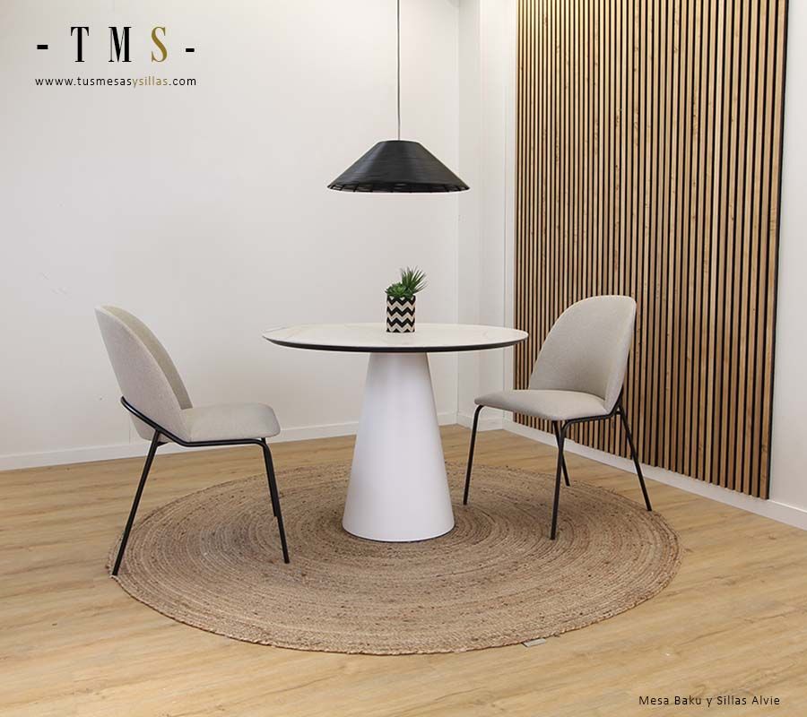 mesa-redonda-con-canto-biselado-lacado-en-negro [Foto real]