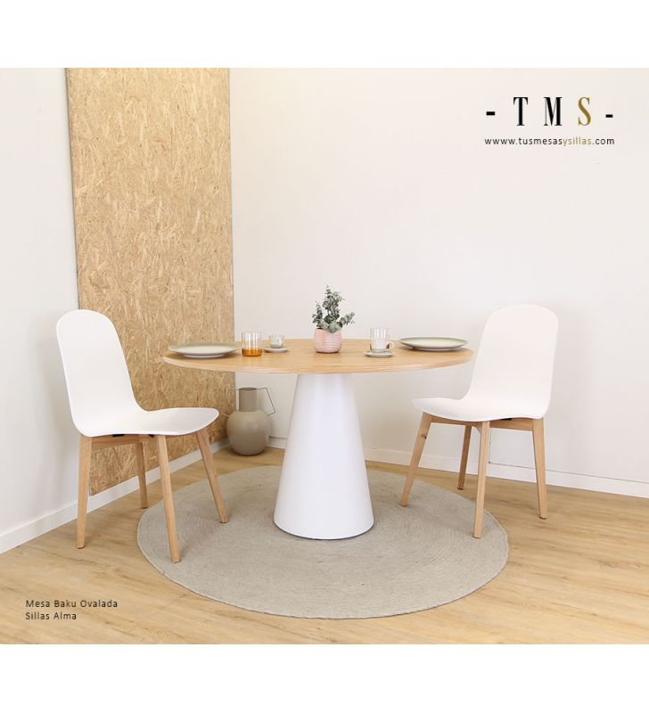 table-en-bois-blanc-et-verni
