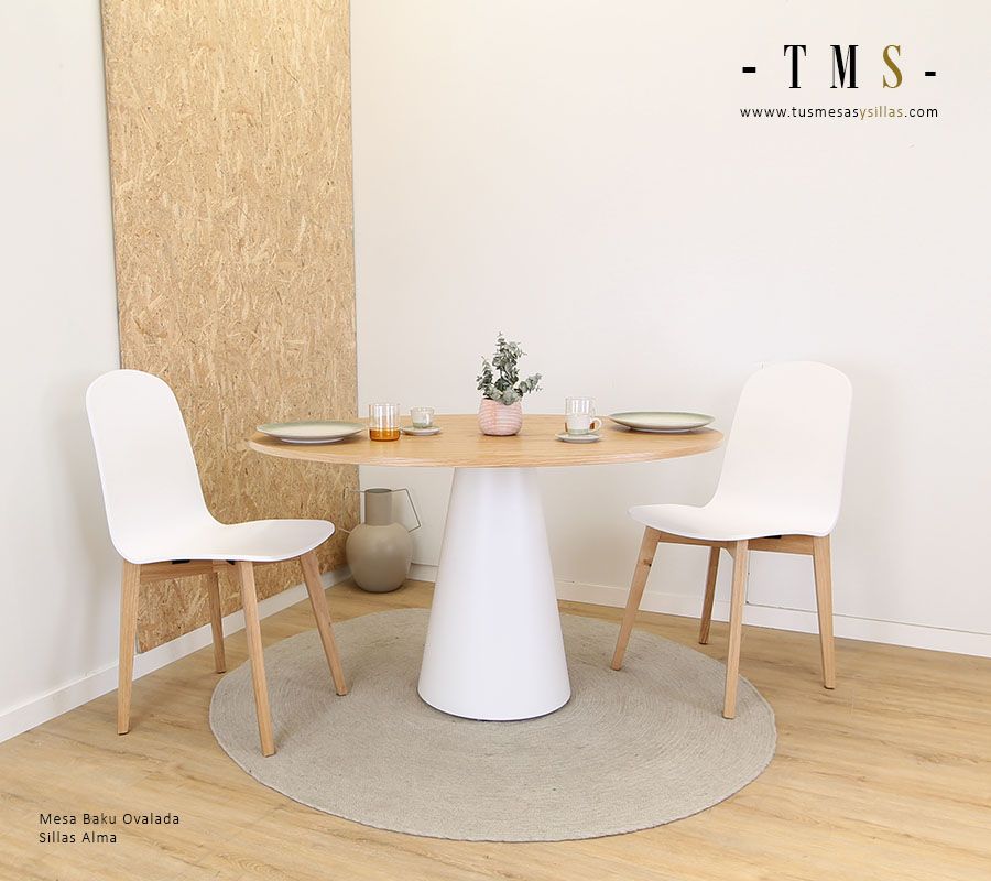 mesa-blanca-y-madera-barnizada[Foto real]