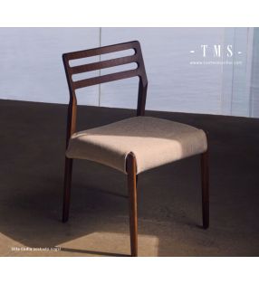 Cudia-chaise-en-chêne-finition-foncée