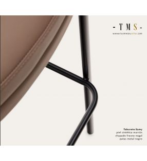 détail des pieds en métal noir